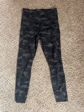 Athleta Black & Gray Camo 7/8 Tight